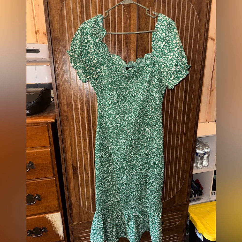 Chic Green Floral Midi Dress